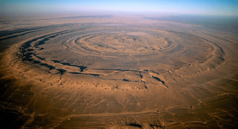 Domo de Richat en Mauritania, comunmente denominado el "ojo del Sahara"